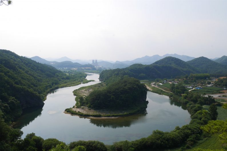 Korean Peninsula-shaped Cliffs_Yeongwol - OnedayKorea Travel Blog