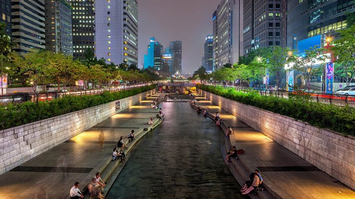 date in seoul cheonggyecheon stream